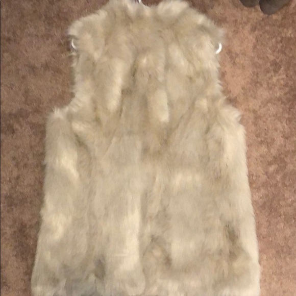 Brand New, never worn Faux Fur - Picture 5 of 7
